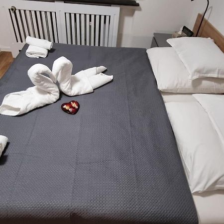 Studio Apartment Naehe S-Bahn Inklusive Parkplatz Oberesslingen Eksteriør billede